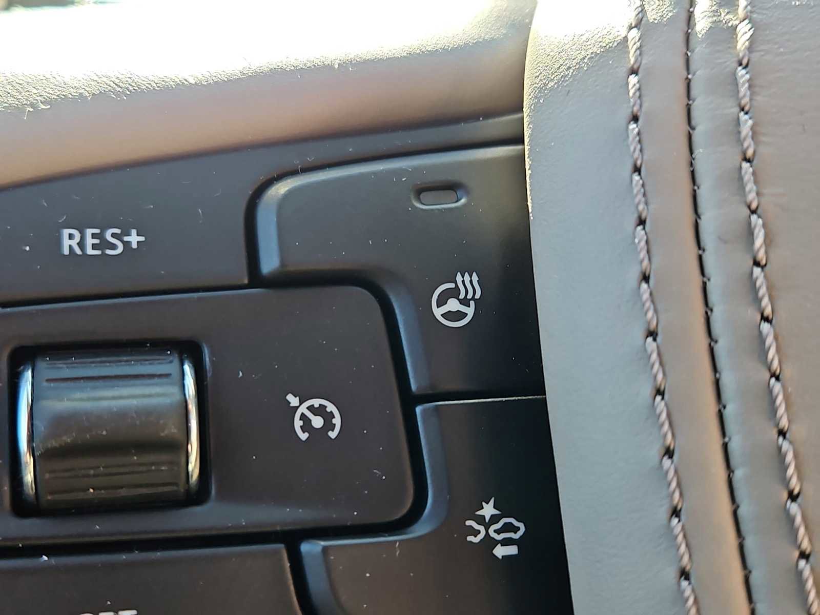 Used 2021 Cadillac Escalade Premium Luxury Platinum image 16