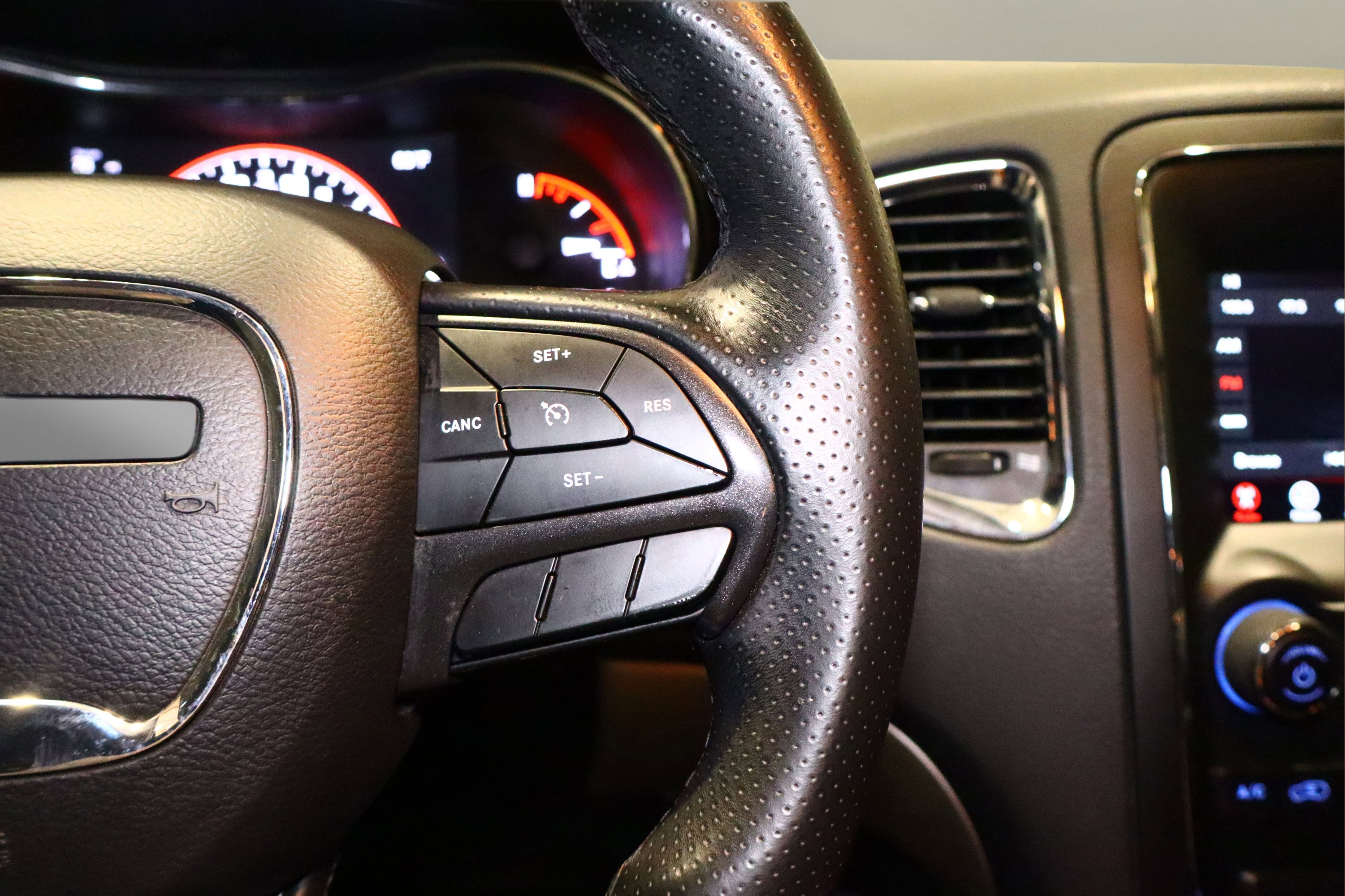 Used 2018 Dodge Durango SXT w/ 3rd Row Seating Group image 12