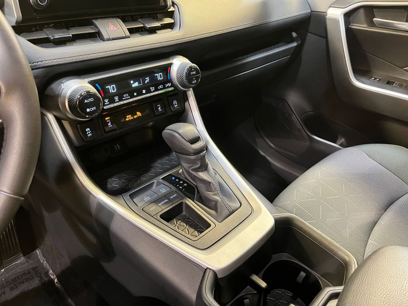 Used 2025 Toyota RAV4 XLE image 41