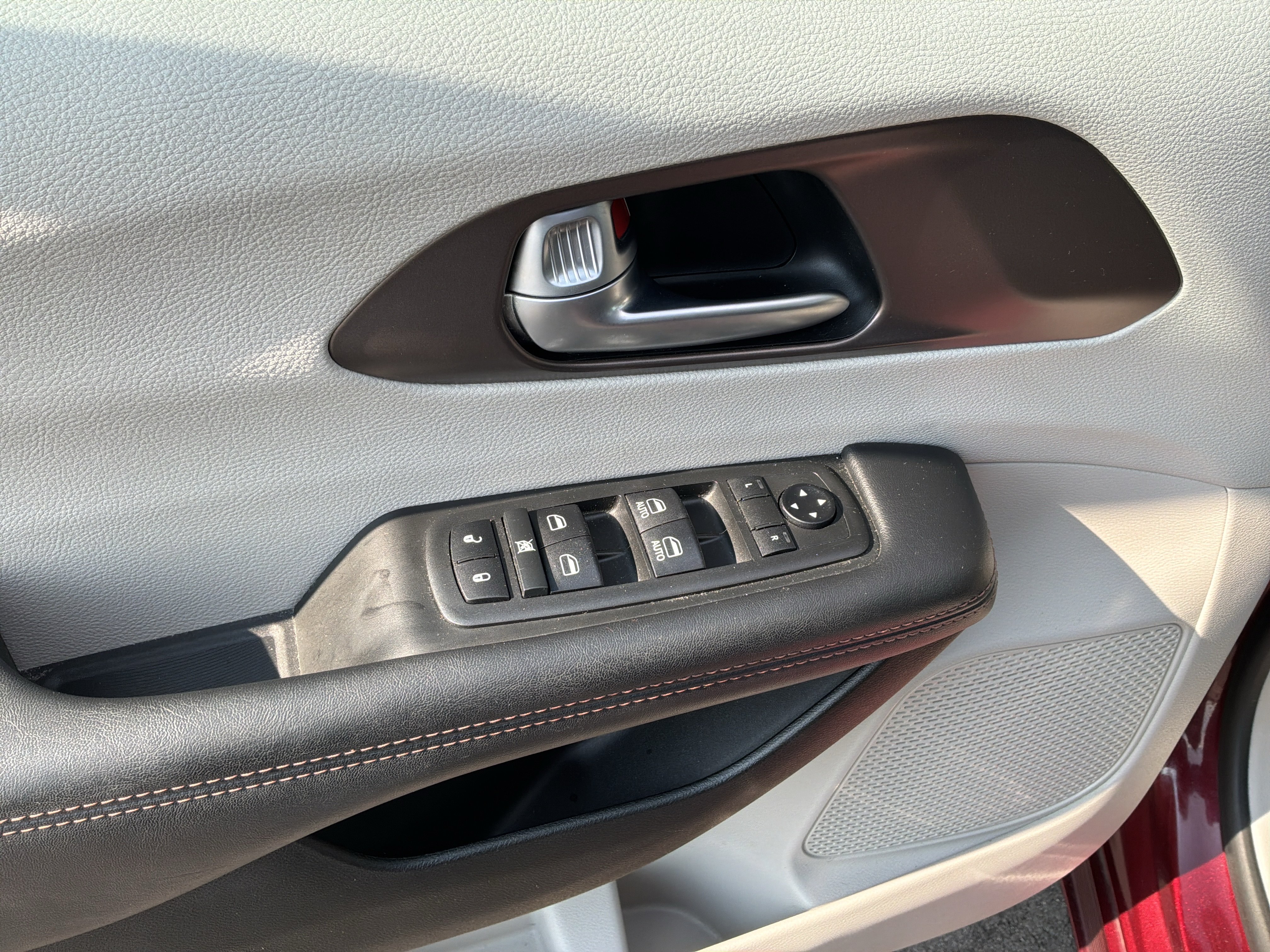 Used 2018 Chrysler Pacifica Touring Plus FWD image 15
