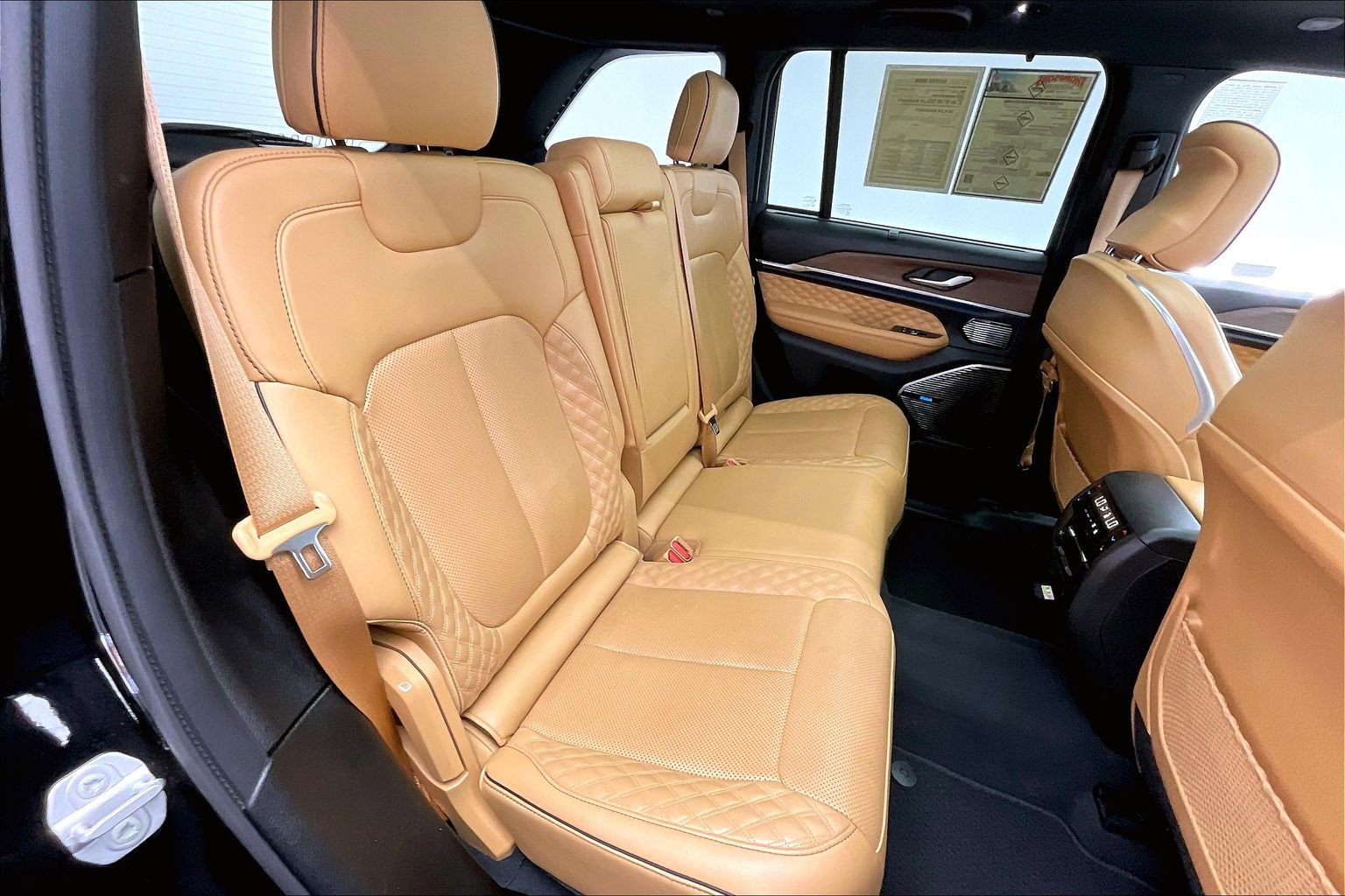 Used 2022 Jeep Grand Cherokee Summit w/ Advanced Protech Group IV AWD/4WD image 18