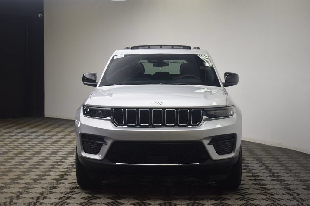 New 2026 Jeep Grand Cherokee Laredo X AWD/4WD image 2