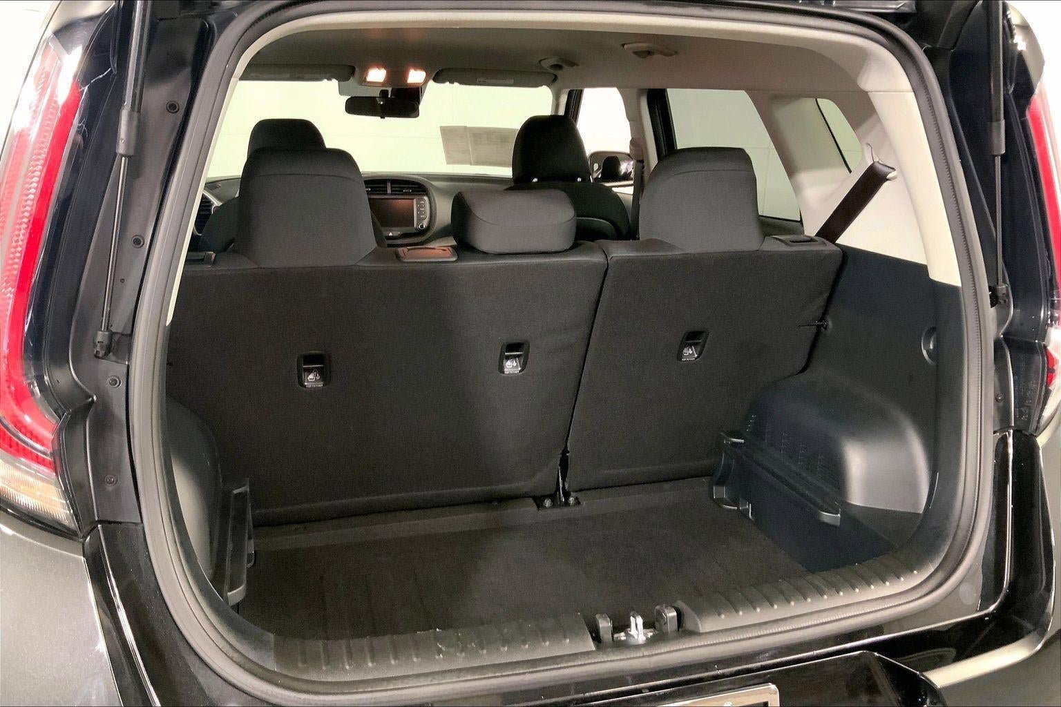 Used 2025 Kia Soul LX image 4