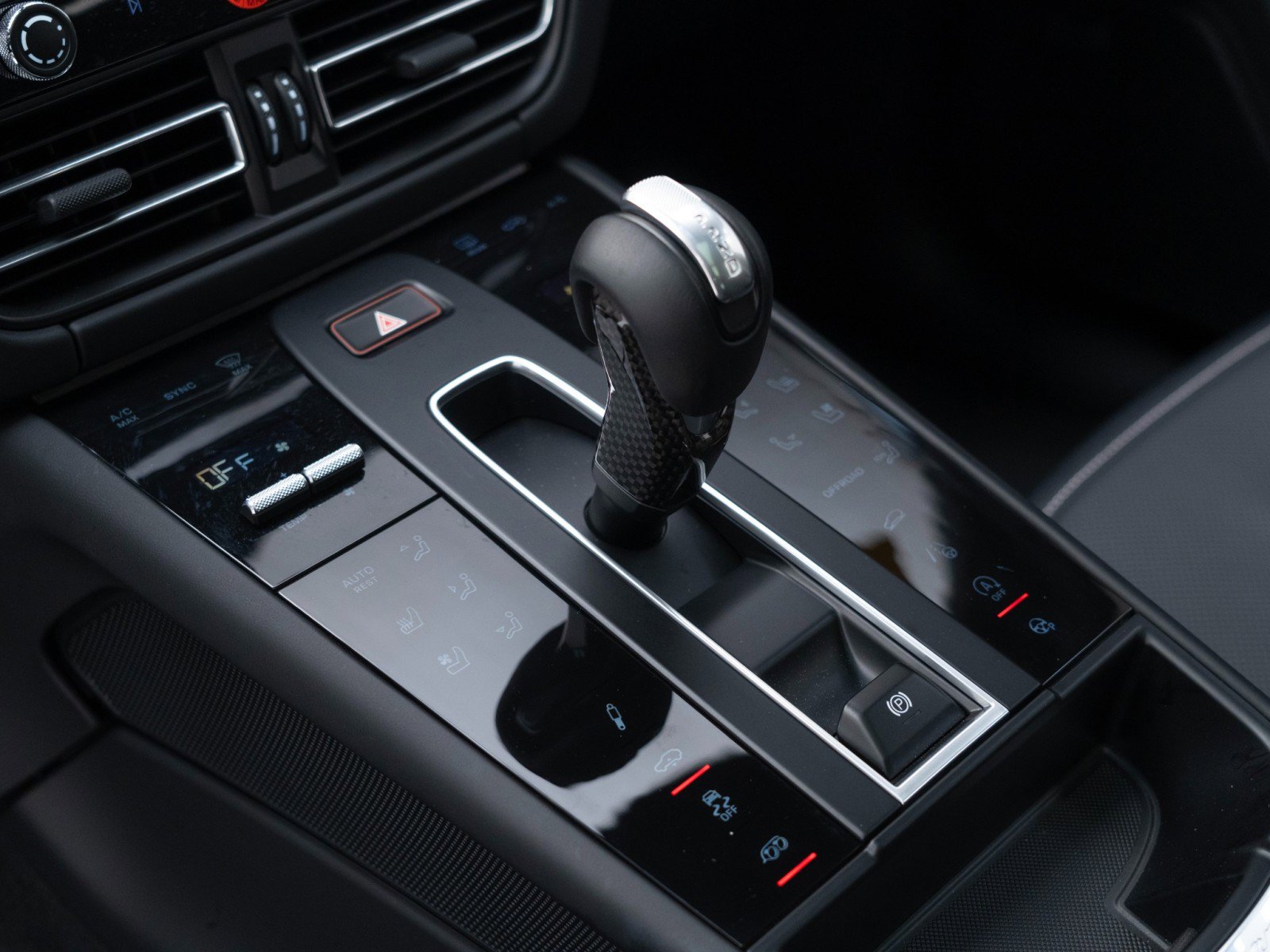 Certified 2025 Porsche Macan GTS image 26
