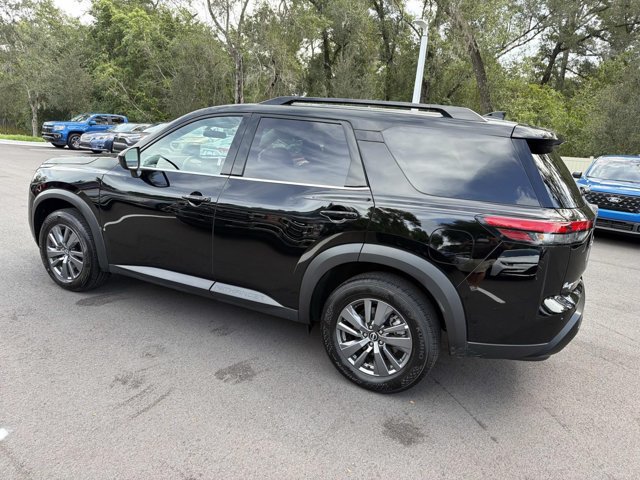 Used 2026 Nissan Pathfinder SV FWD image 4
