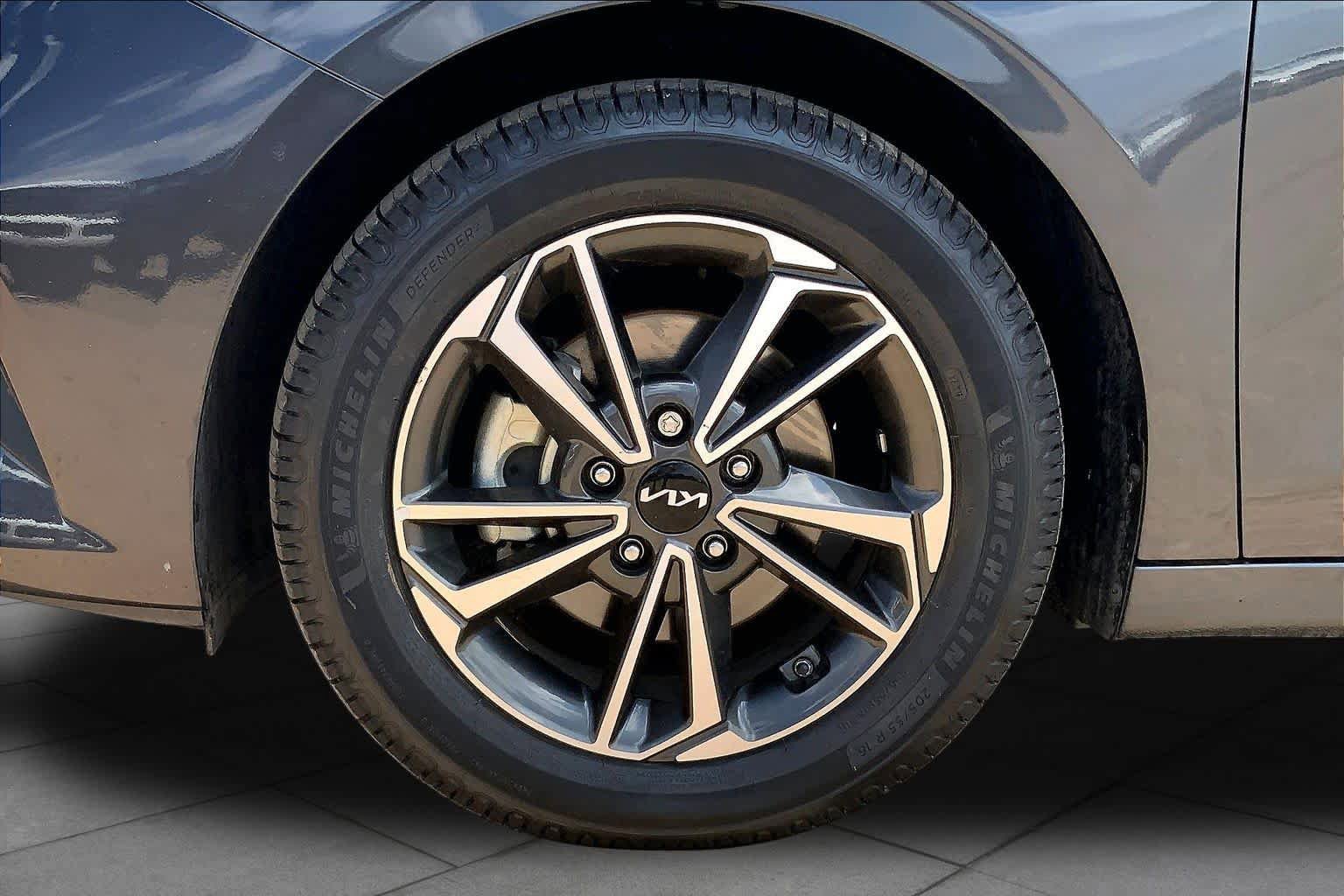 Certified 2023 Kia Forte LXS w/ LXS Technology Package FWD image 11