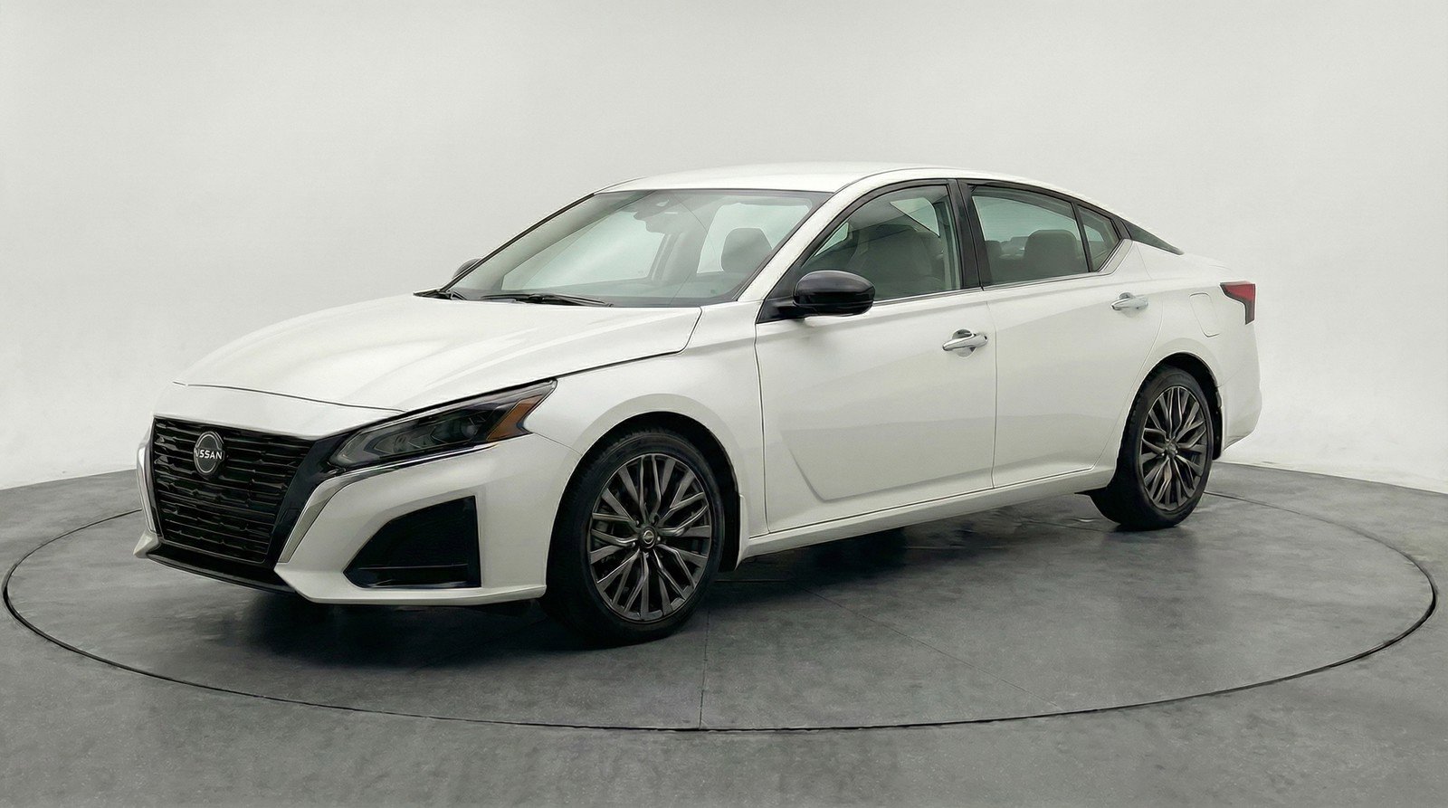 Used 2025 Nissan Altima 2.5 SV image 3