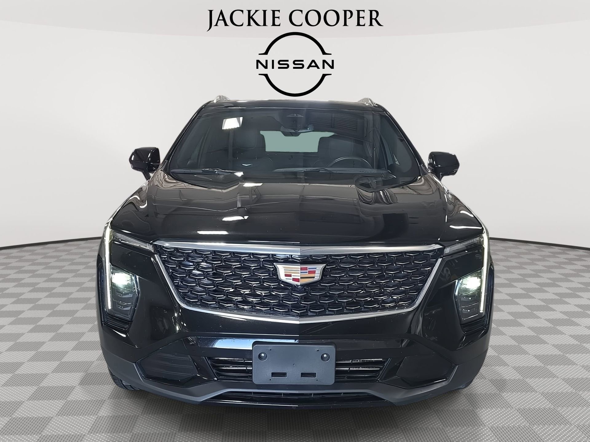Used 2025 Cadillac XT4 Premium Luxury FWD image 2