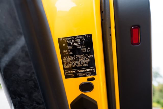 Used 2025 Lamborghini Revuelto AWD/4WD image 43