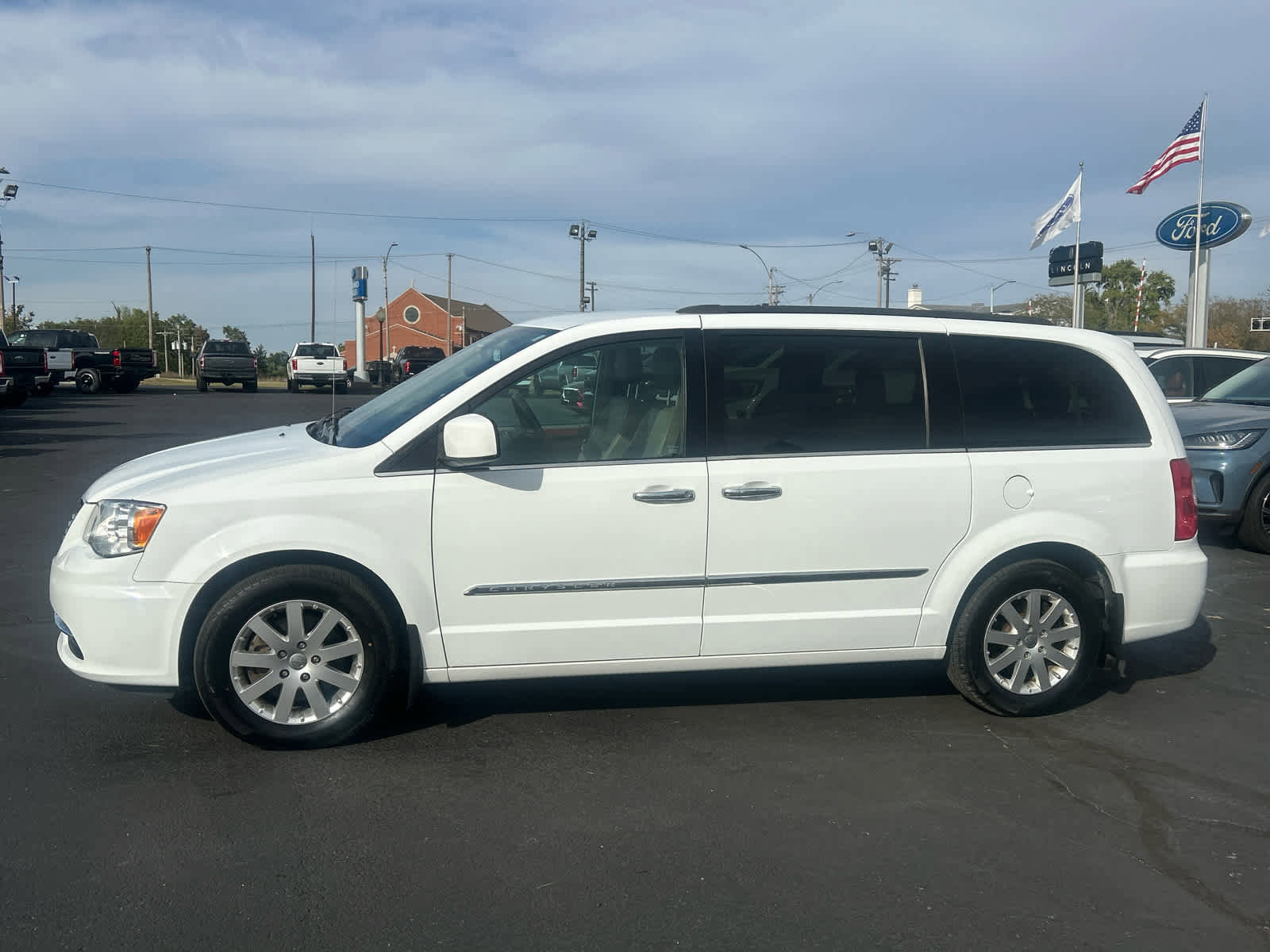 Used 2015 Chrysler Town & Country Touring w/ Driver Convenience Group