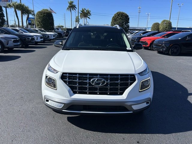 Used 2022 Hyundai Venue Limited video 2
