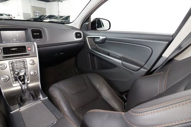 Used 2015 Volvo V60 T5 Cross Country Platinum w/ Climate Package image 7