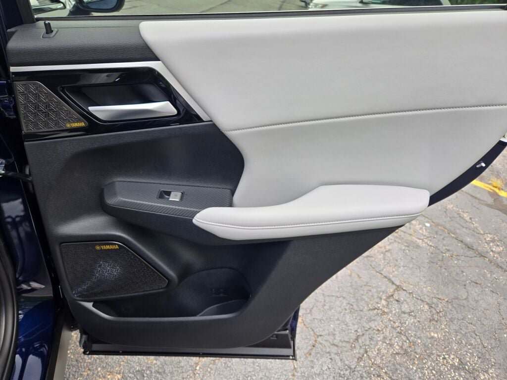 New 2026 Mitsubishi Outlander SE AWD/4WD image 9