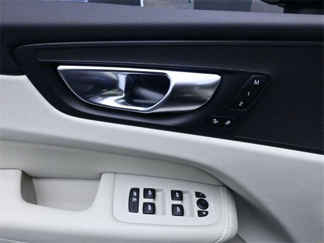 Used 2025 Volvo XC60 B5 Plus w/ Protection Package Premier image 20