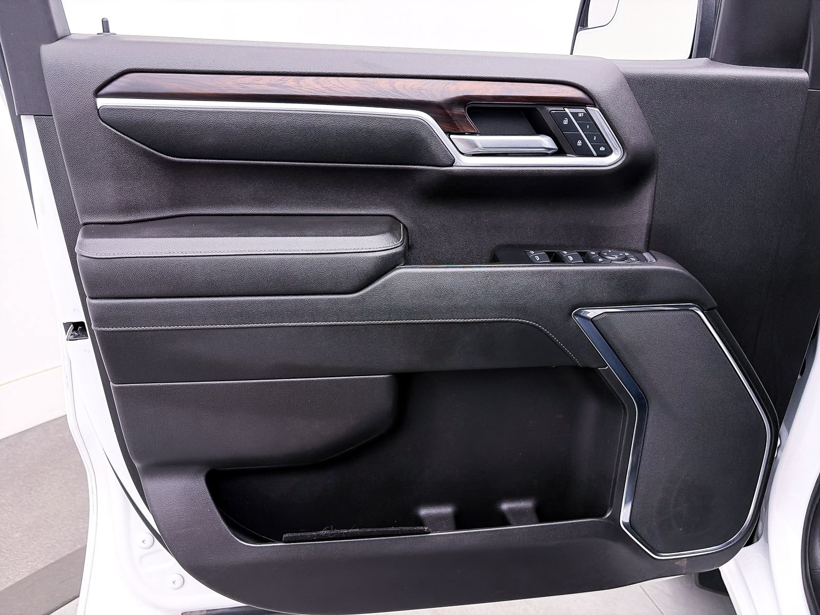Used 2024 GMC Sierra 1500 SLT AWD/4WD image 16