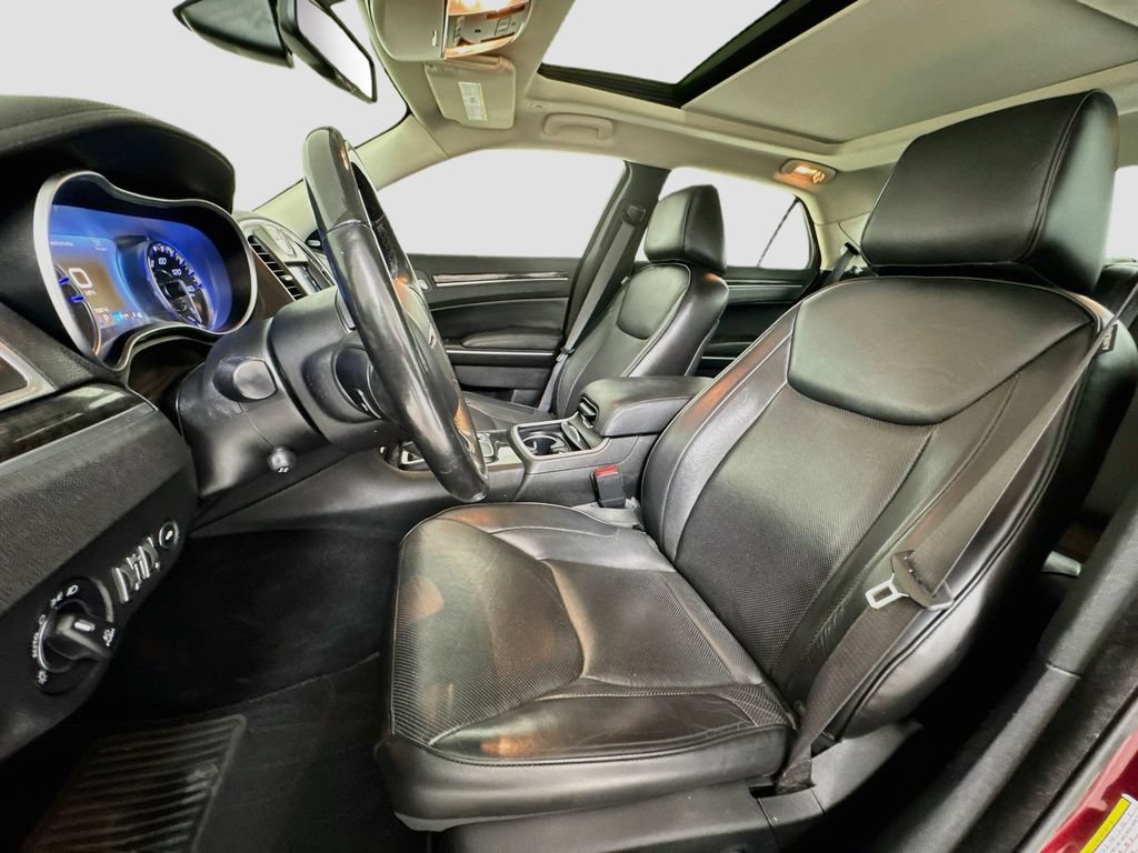 Used 2019 Chrysler 300 Limited RWD image 11