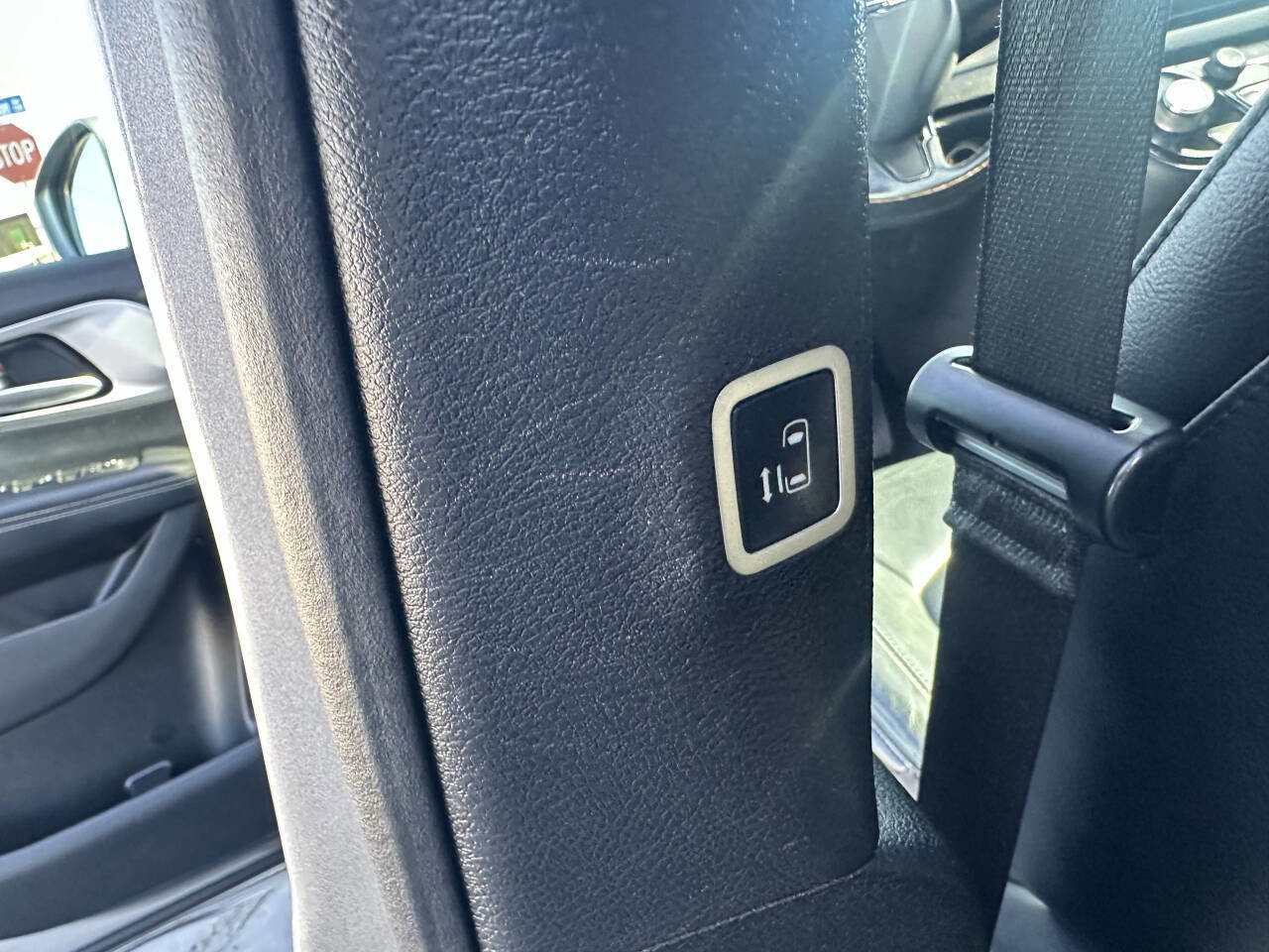 Used 2019 Chrysler Pacifica Touring-L w/ Premium Audio Group image 15