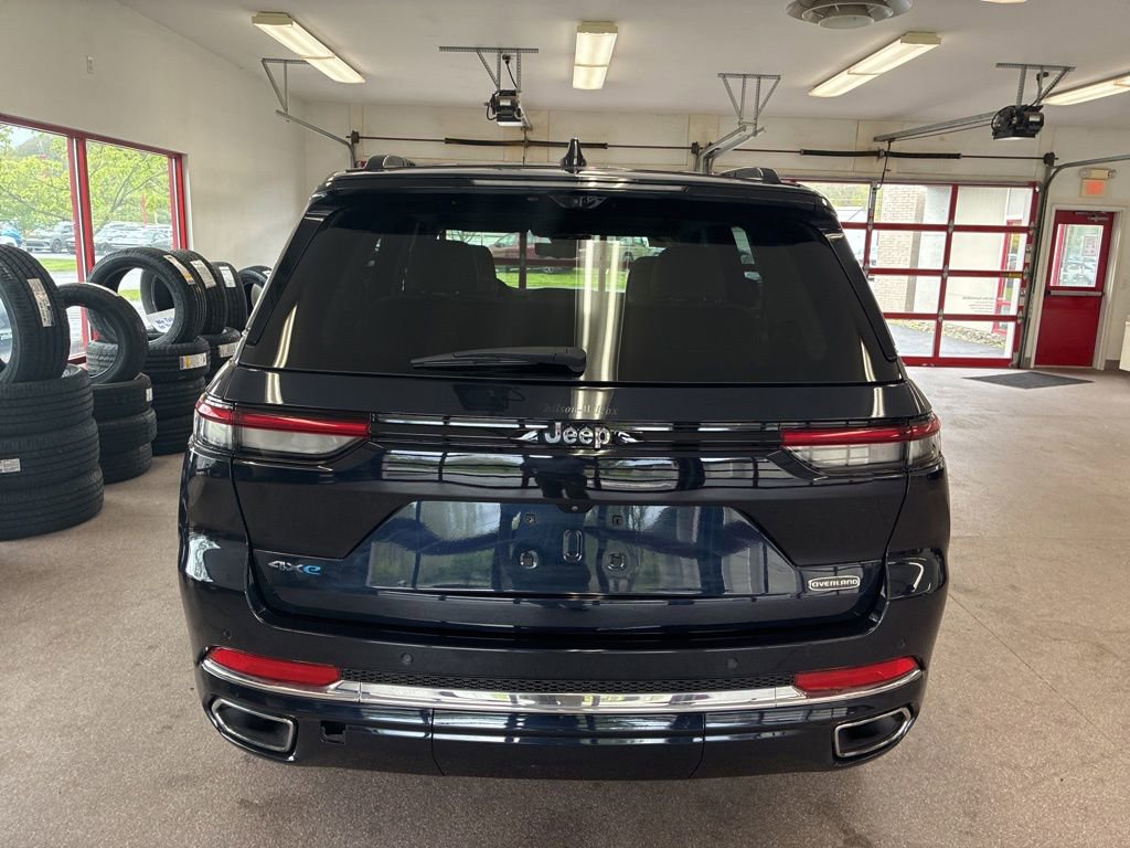 Certified 2022 Jeep Grand Cherokee Overland w/ Luxury Tech Group IV AWD/4WD image 18