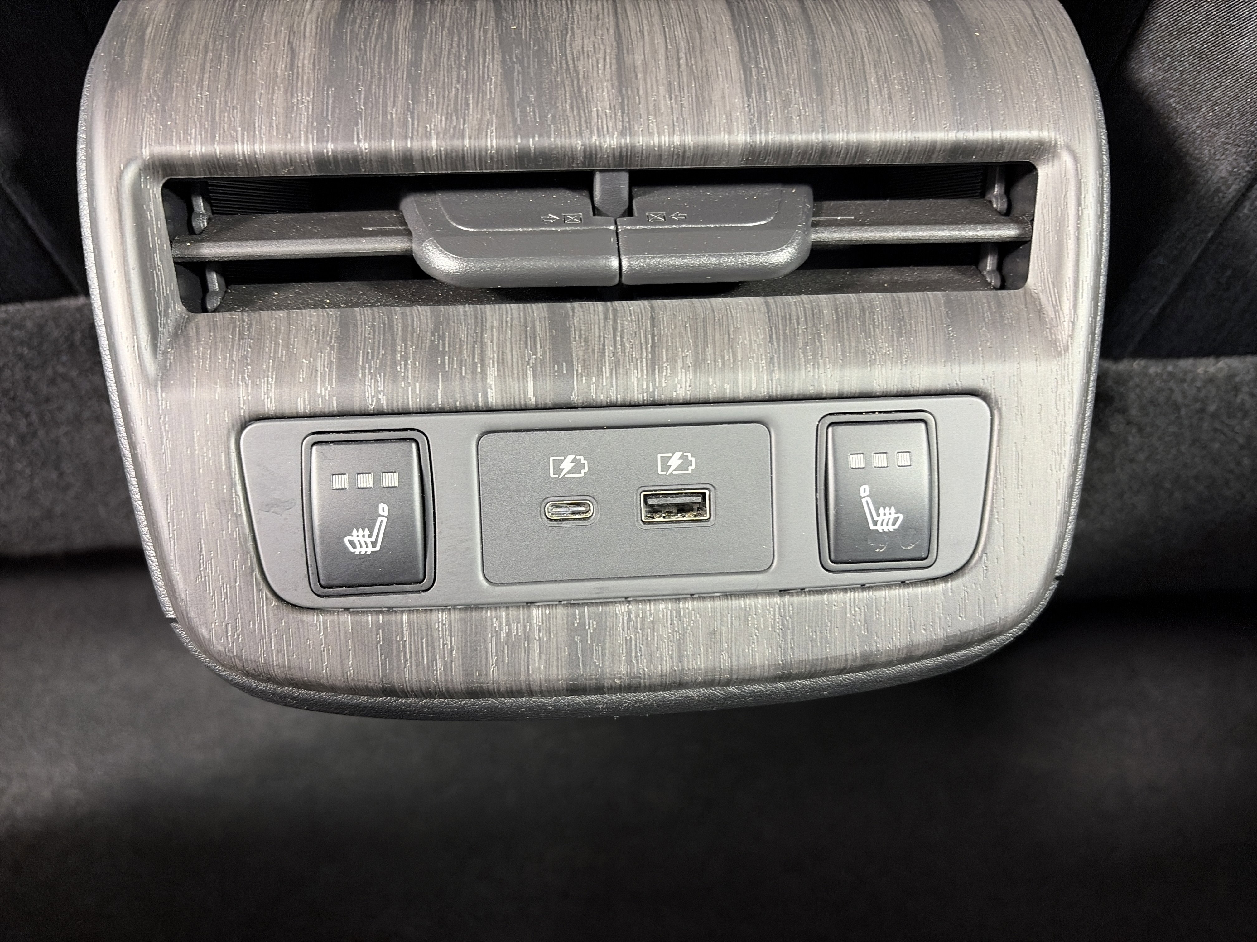 Used 2023 Nissan Ariya AWD image 17