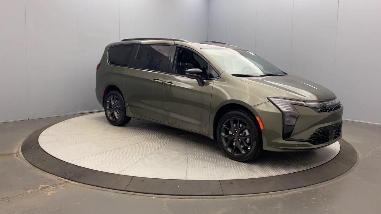 New 2027 Chrysler Pacifica Limited AWD/4WD image 7