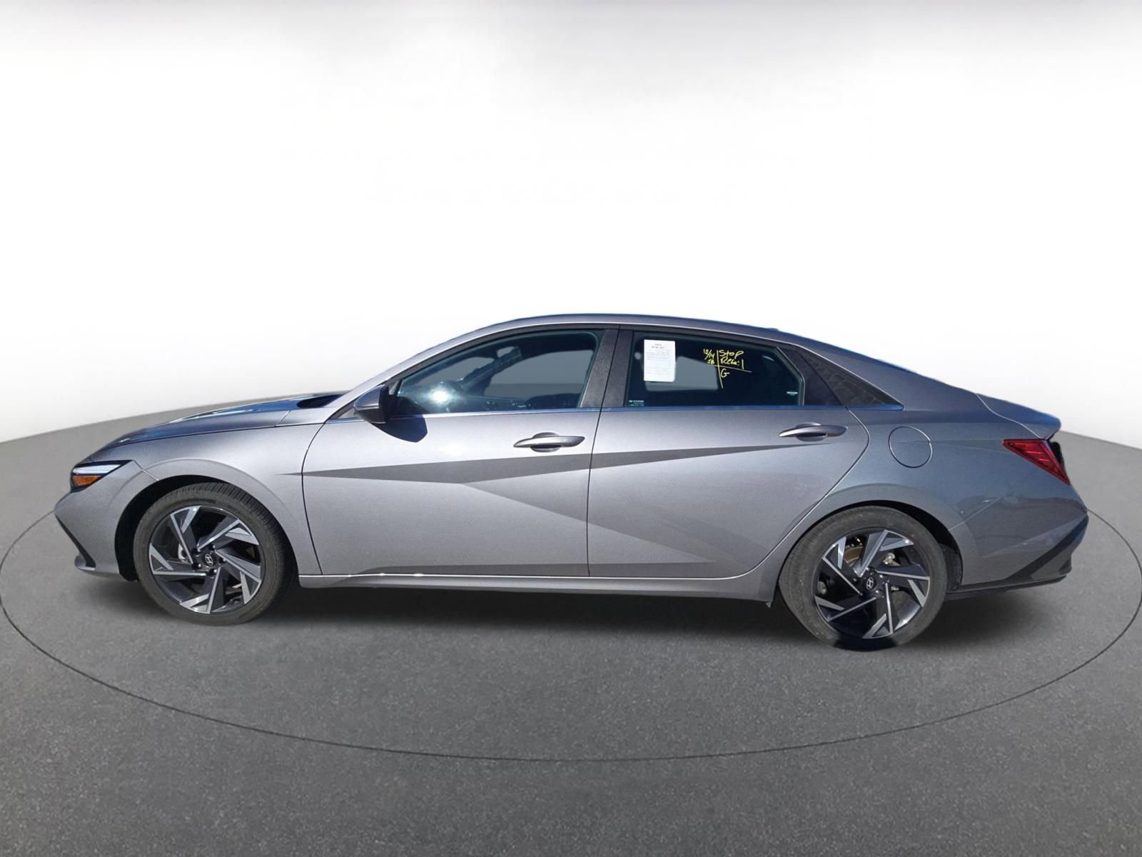 Used 2025 Hyundai Elantra Limited image 6