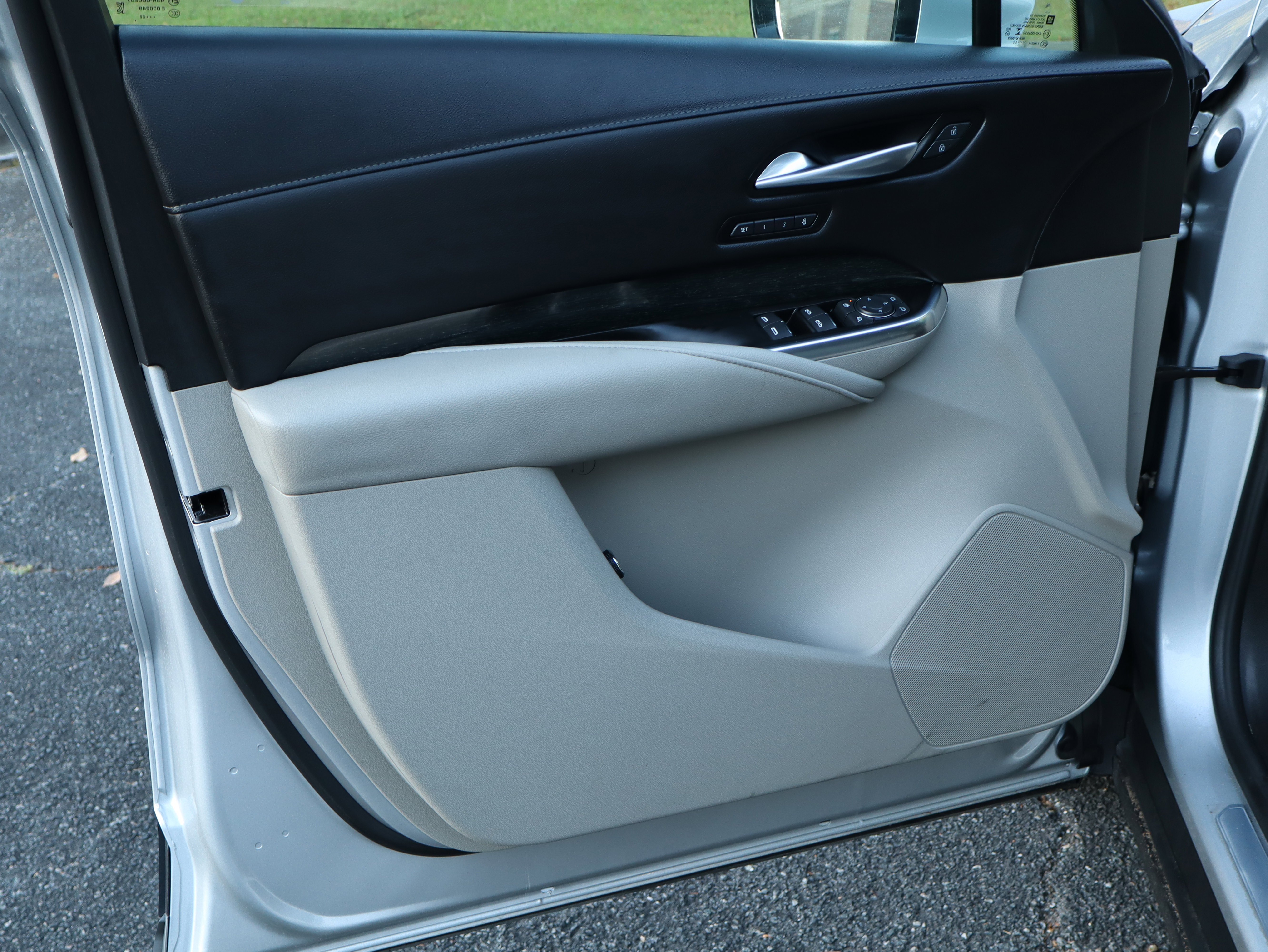 Used 2022 Cadillac XT4 Premium Luxury w/ Enhanced Visibility Package image 16