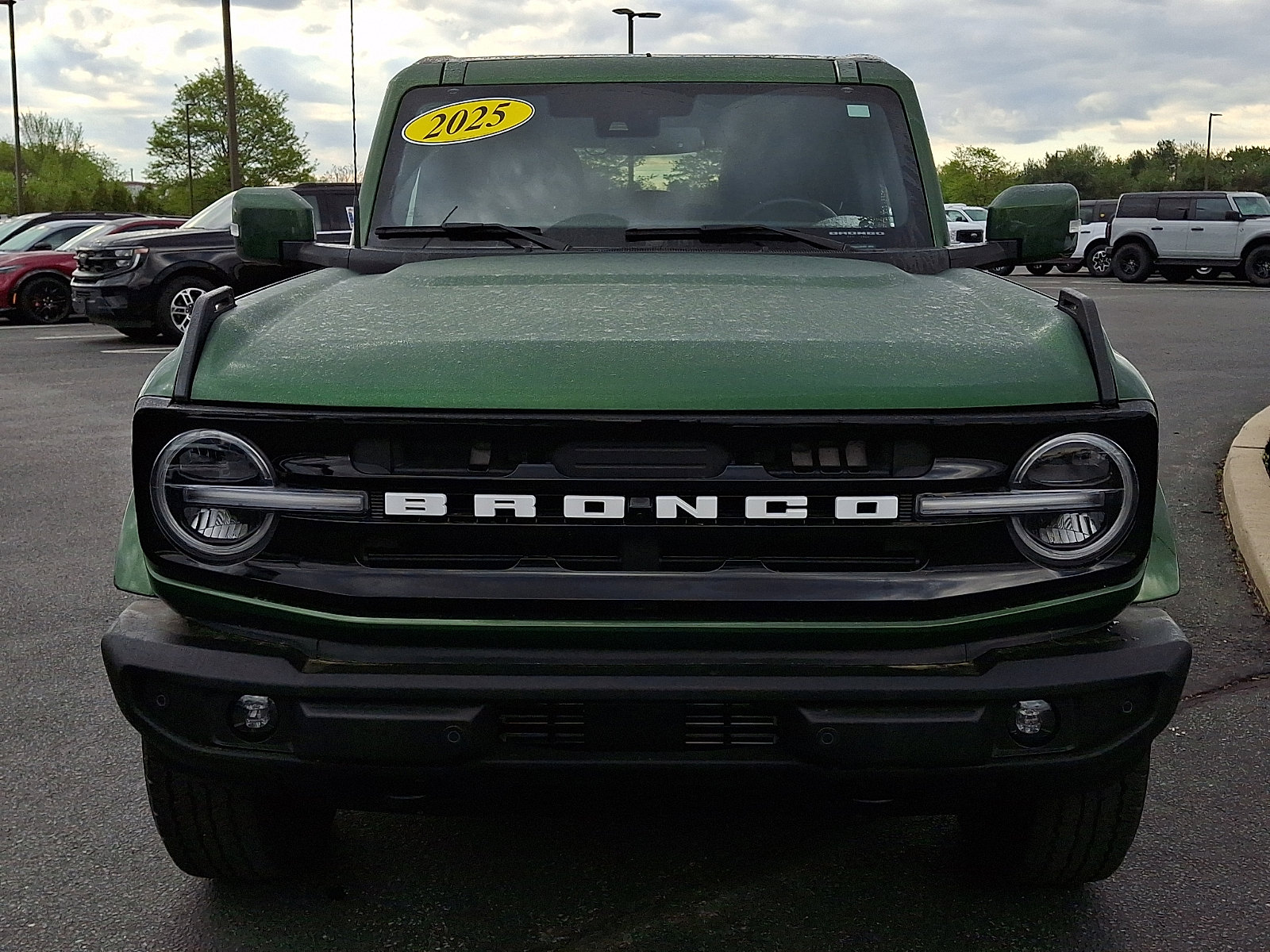 Used 2025 Ford Bronco Outer Banks AWD/4WD image 2