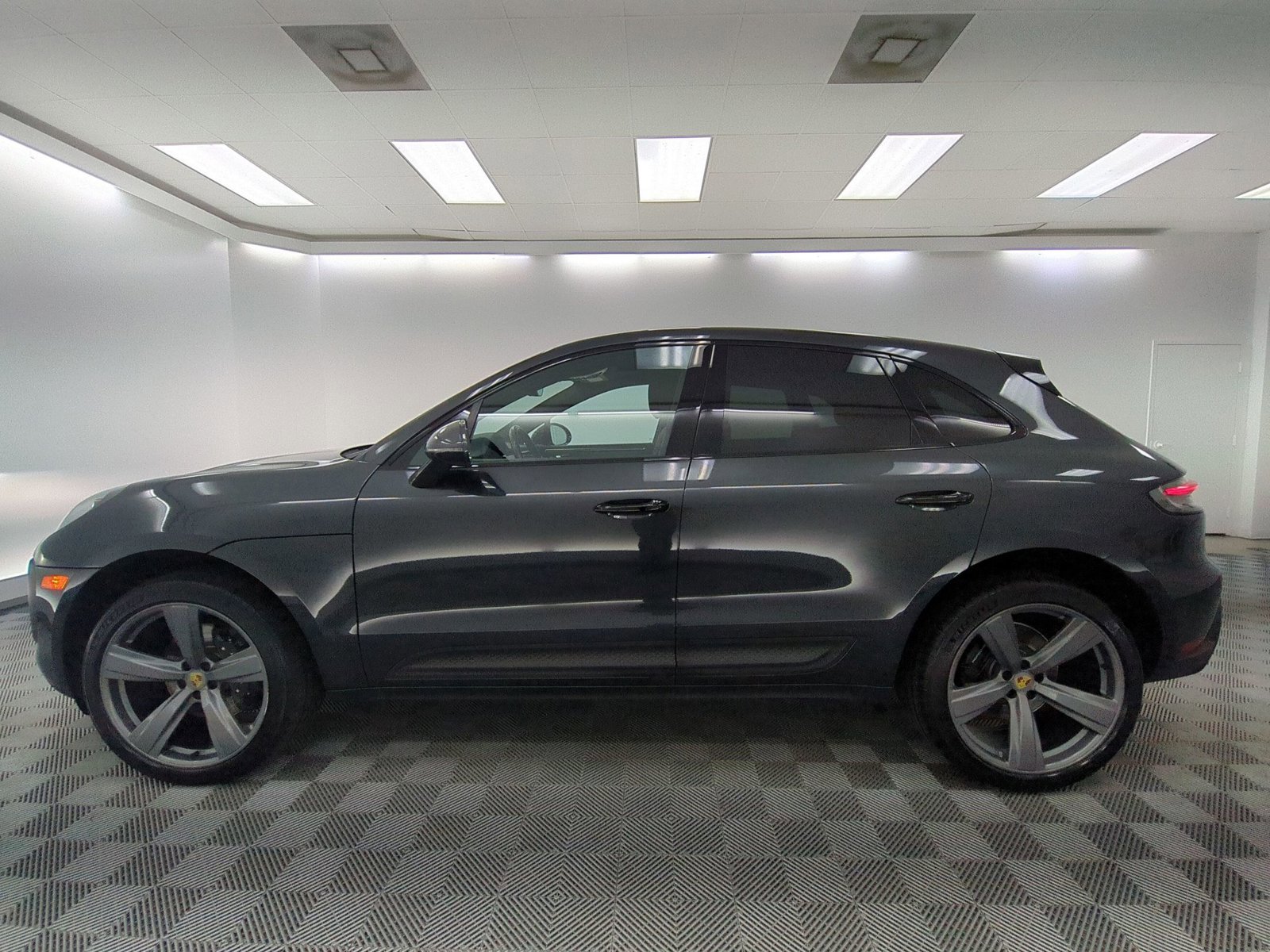 Certified 2023 Porsche Macan Turbo AWD/4WD image 2