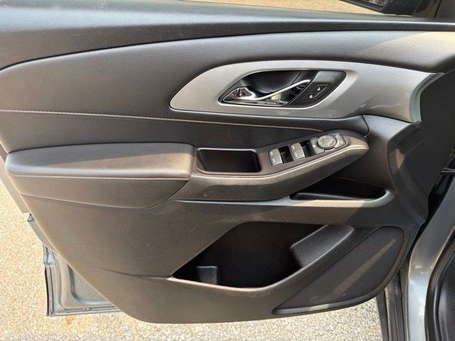 Used 2020 Chevrolet Traverse LS AWD/4WD image 11