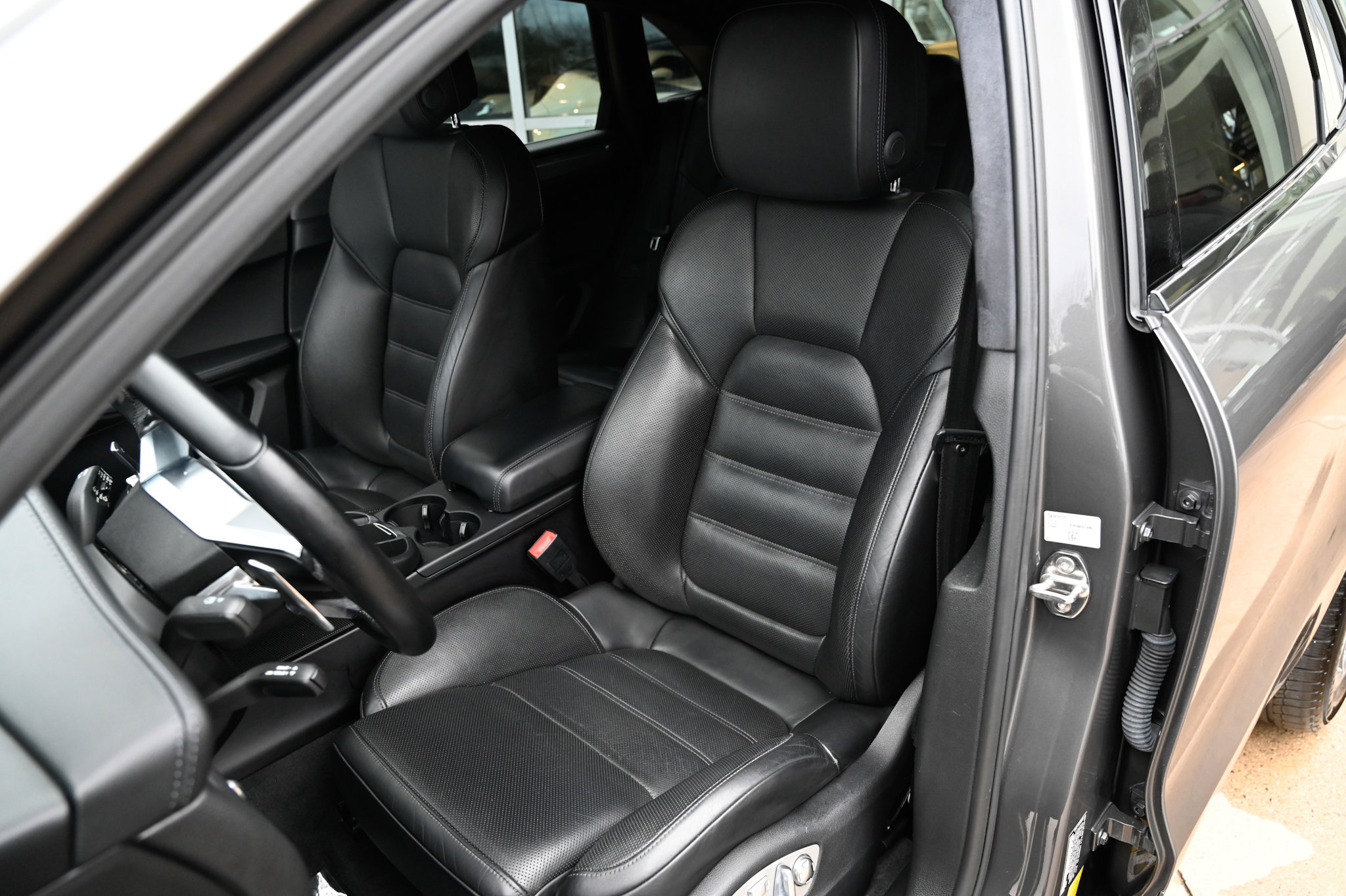 Used 2018 Porsche Macan Turbo image 20