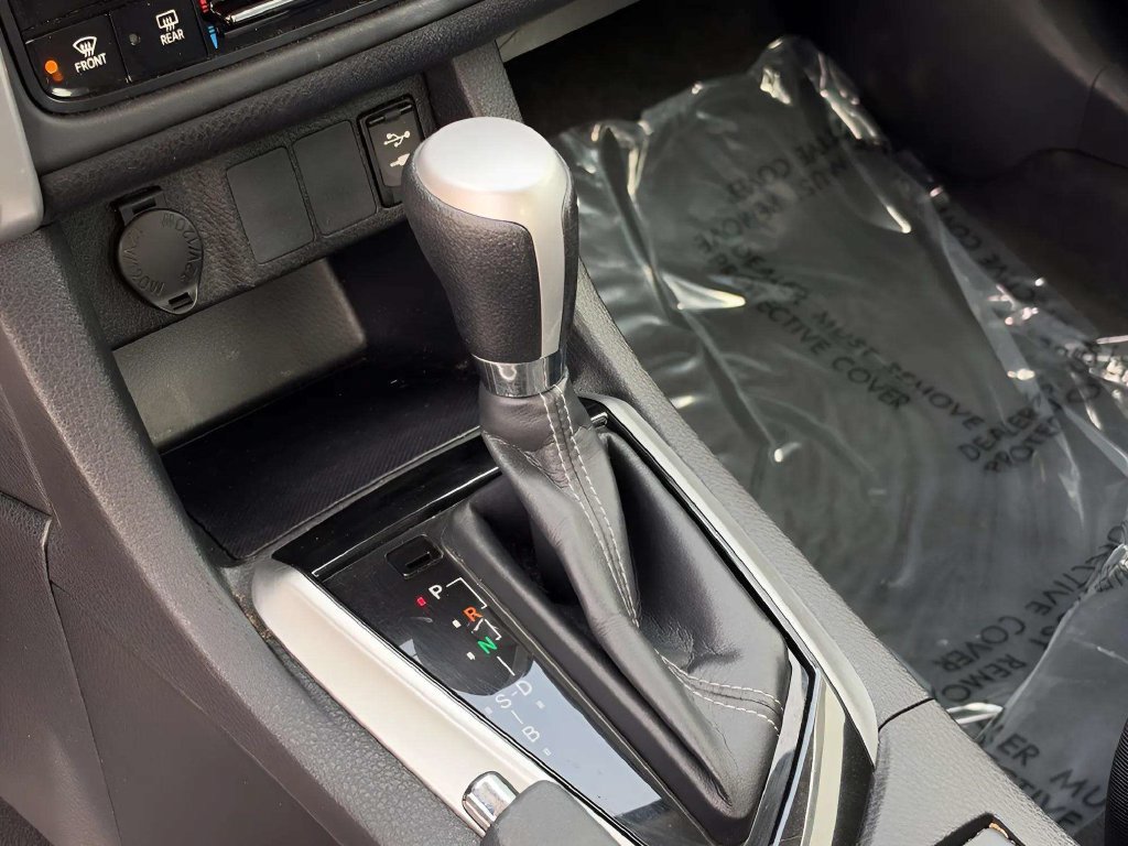 Used 2017 Toyota Corolla LE w/ Carpet Mat Package (TMS) FWD image 19