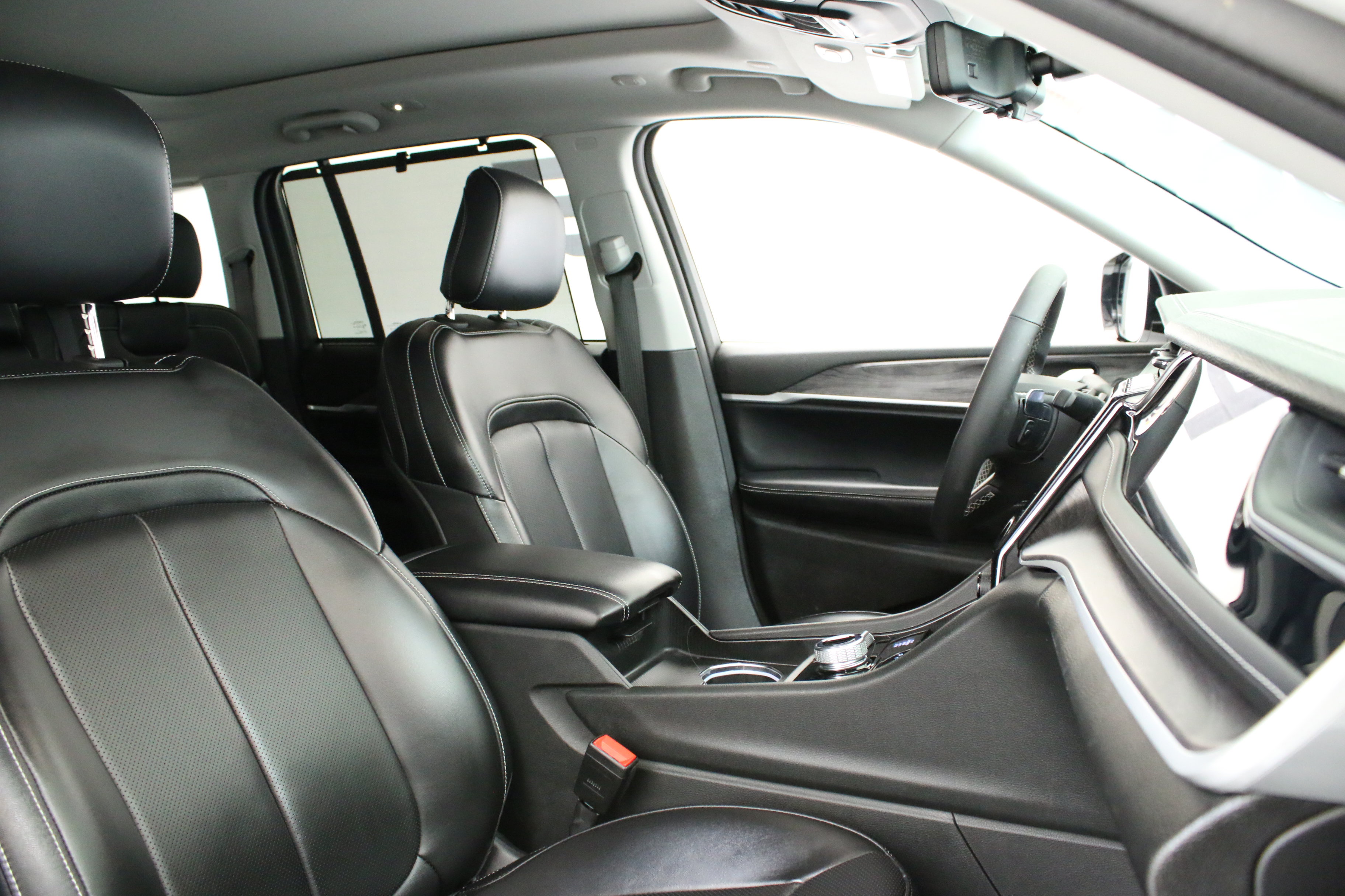 Used 2023 Jeep Grand Cherokee 30th Anniversary AWD/4WD image 34