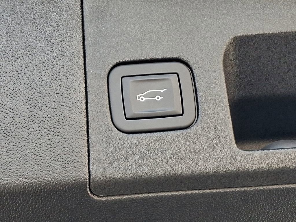 Certified 2025 Cadillac XT5 Sportv w/ Technology Package image 32