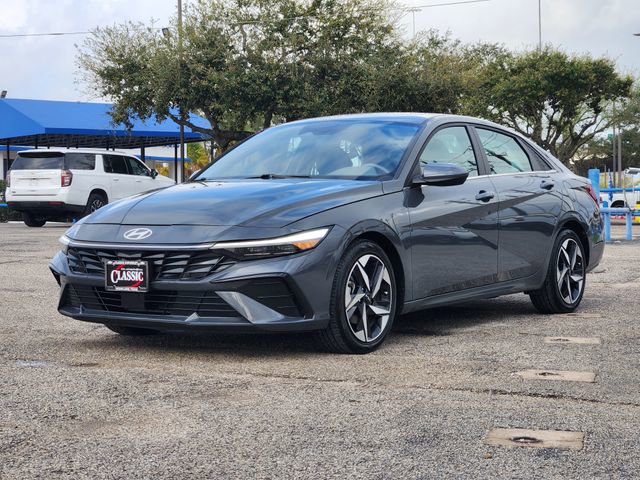 Used 2025 Hyundai Elantra SEL image 3