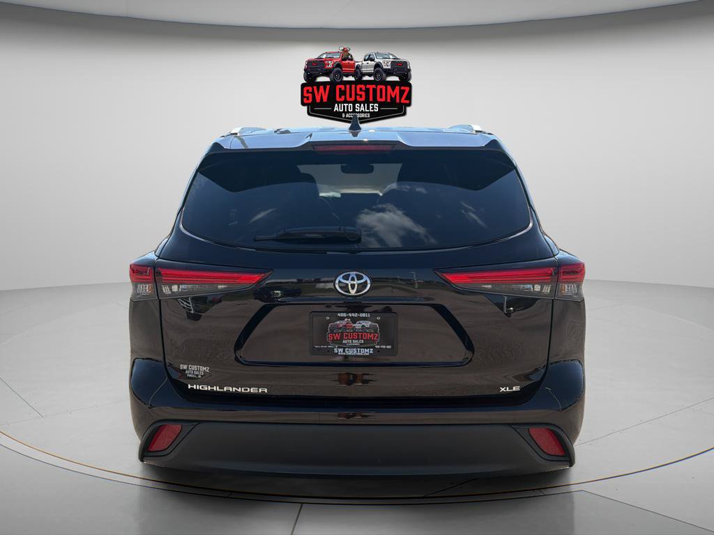 Used 2022 Toyota Highlander XLE FWD image 6