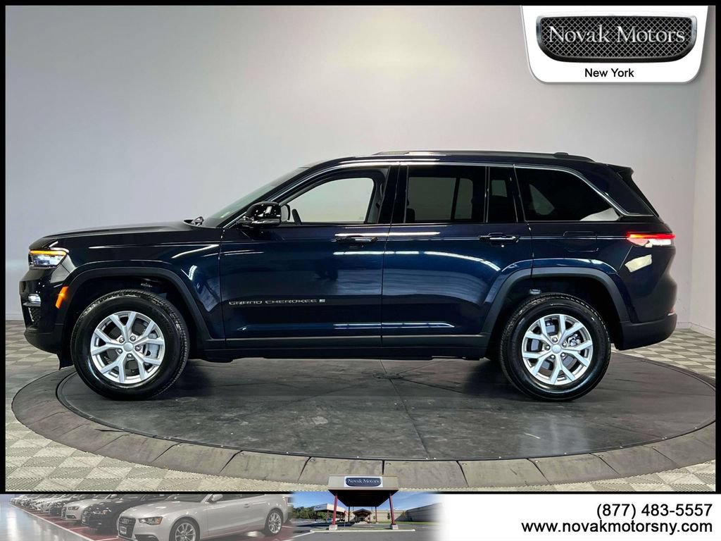 Used 2023 Jeep Grand Cherokee Limited w/ Trailer Tow Prep Group (B) AWD/4WD image 5