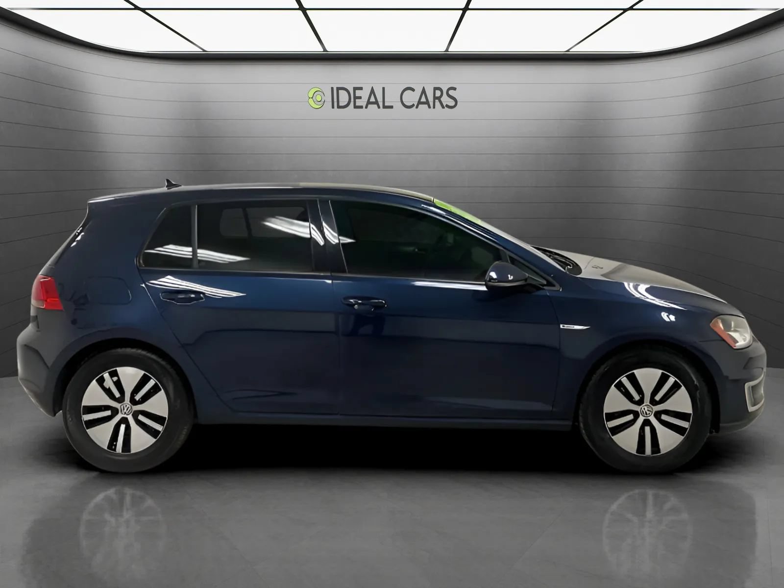 Used 2016 Volkswagen e-Golf SE w/ DC Fast Charging Package FWD image 4