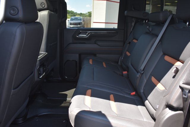 Used 2025 GMC Sierra 2500 AT4 w/ Technology Package AWD/4WD image 17