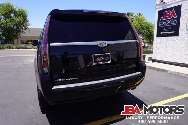 Used 2018 Cadillac Escalade Premium Luxury AWD/4WD image 54