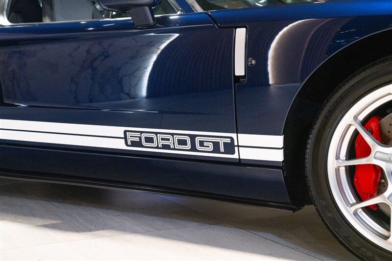 Used 2006 Ford GT RWD image 25