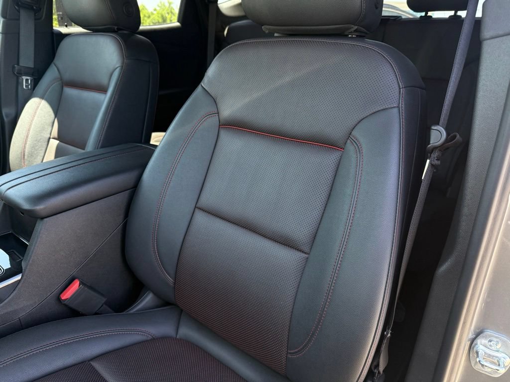 Used 2025 Chevrolet Blazer RS FWD image 22
