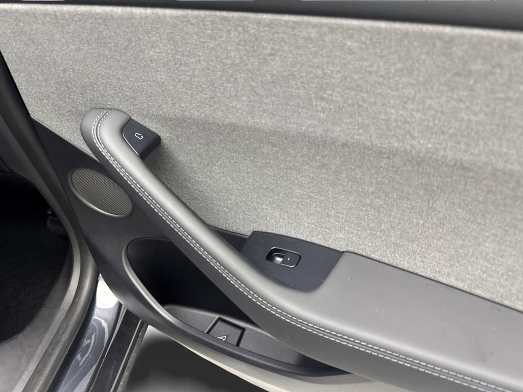 Used 2026 Tesla Model Y 2WD image 41