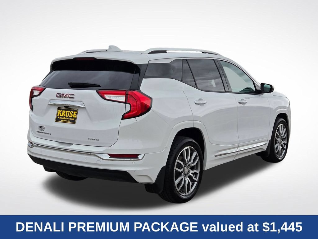 Used 2024 GMC Terrain Denali w/ Denali Premium Package AWD/4WD image 3