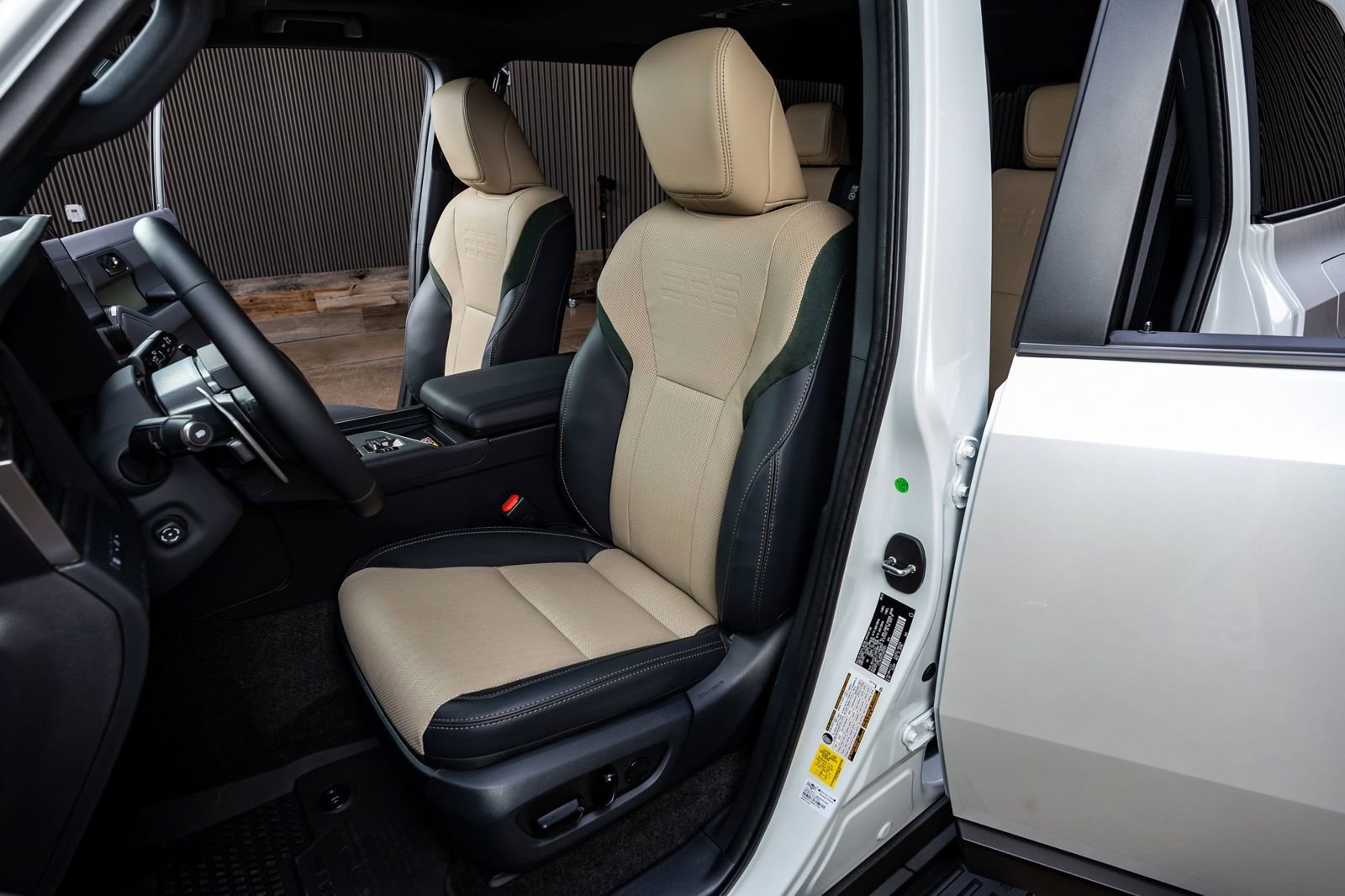 Used 2025 Lexus GX 550 image 30