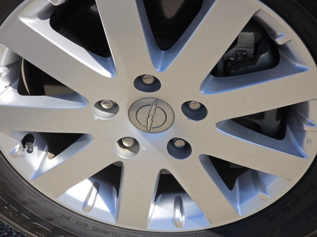 Used 2016 Chrysler Town & Country Touring FWD image 11
