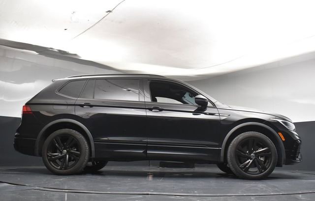 Used 2023 Volkswagen Tiguan SE R-Line image 41