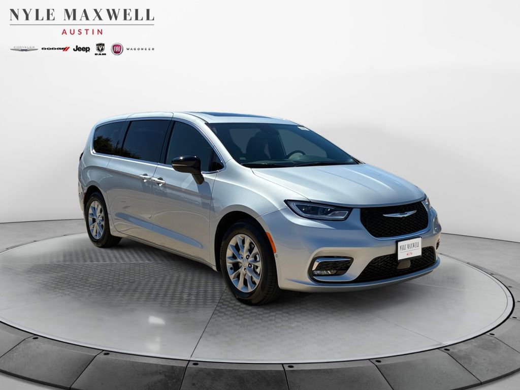 New 2026 Chrysler Pacifica Limited FWD image 2