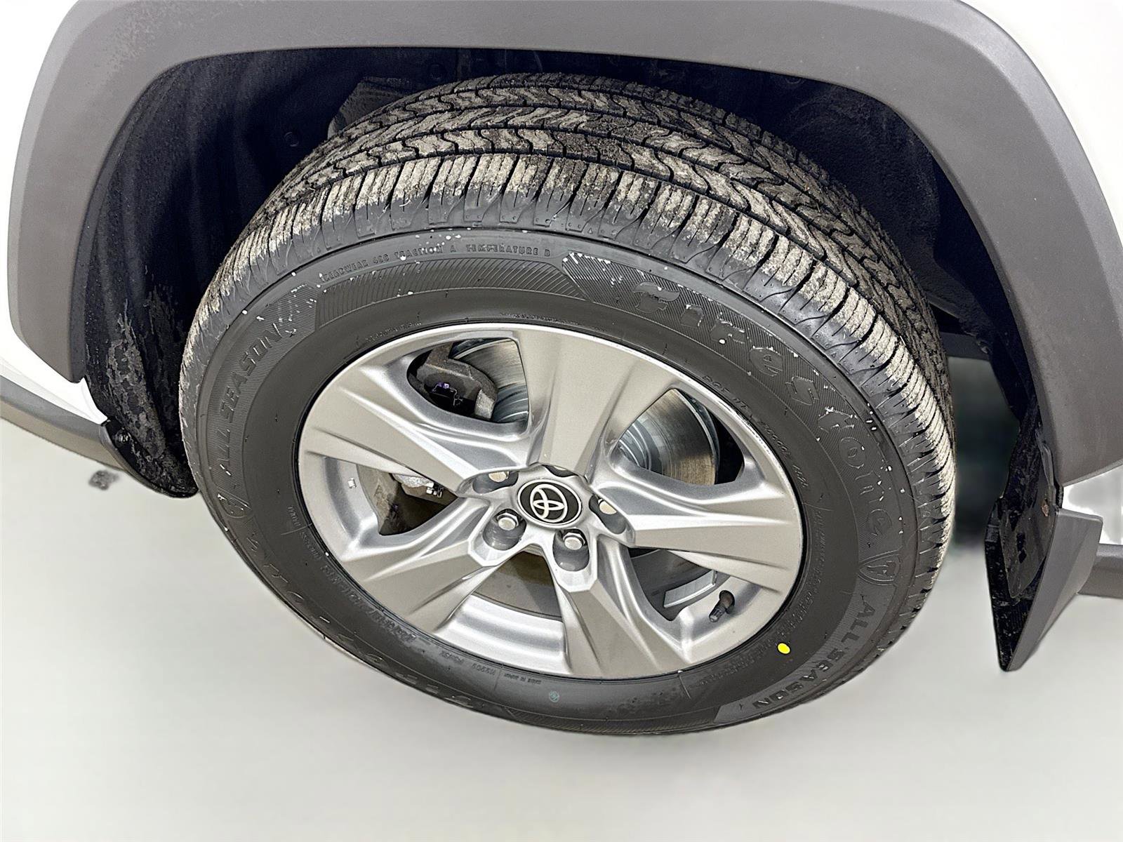 Used 2022 Toyota RAV4 XLE w/ Convenience Package image 32