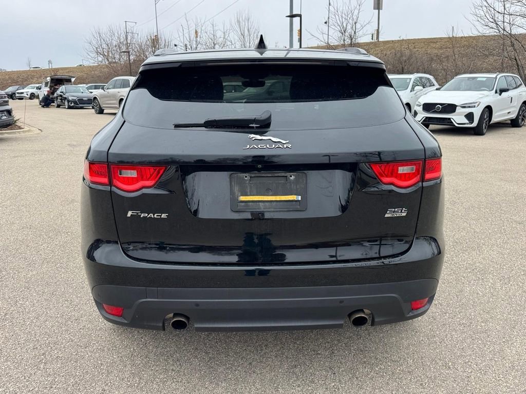 Used 2019 Jaguar F-PACE Prestige image 3