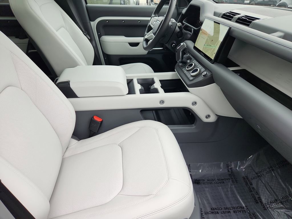 Used 2025 Land Rover Defender 130 S image 3